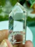 Ponta Natural Lapidada e Polida de Cristal de Quartzo Transparente - Clareza e Transformação - comprar online