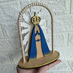 ENFEITE NOSSA SENHORA APARECIDA ARCO COM PÉROLAS - Artística Mente