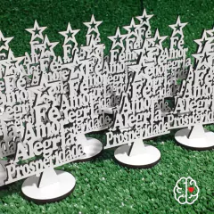 10 ENFEITES ÁRVORE DE NATAL PALAVRAS na internet