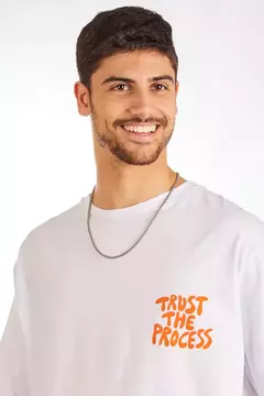 REMERA CONFORT TRUST THE PROCESS en internet