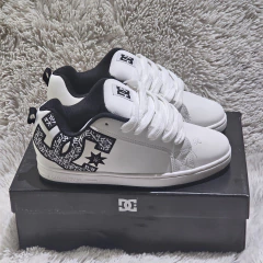 Imagen de ZAPATILLAS DC SHOES COURT GRAFFIK FILLED LOGO WHITE AAA - [ZU00279]