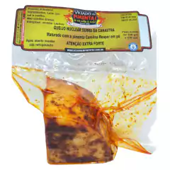 Queijo Premiado Serra Da Canastra Curado Envolvido Com Carolina Reaper Em Pó