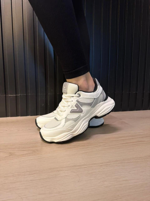 Tênis VIA MARTE Casual Esportivo Cinza e off white - comprar online