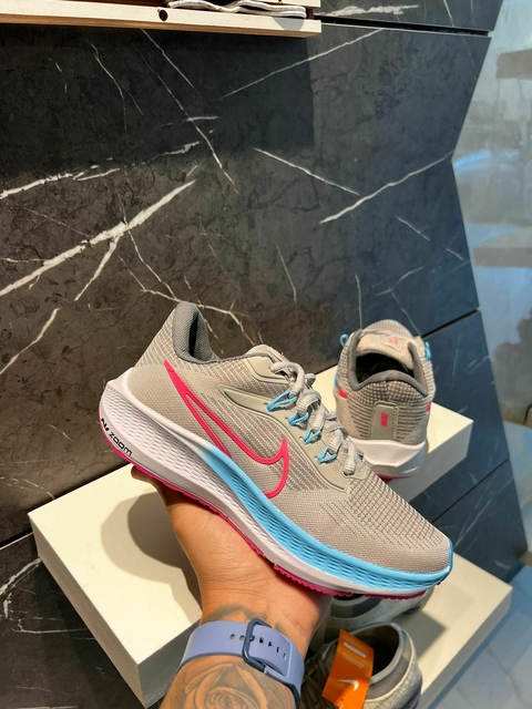 Tênis Pegasus Cinza Pink Celeste