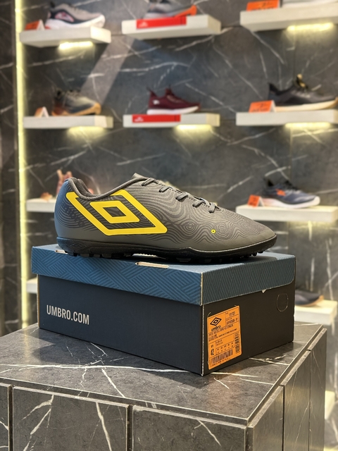 Chuteira Society Umbro Orbit - Grafite/Amarelo (Original)
