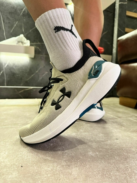 TÊNIS UNDER ARMOUR CHARGED HIT OFFWHITE/PRETO (ORIGINAL)