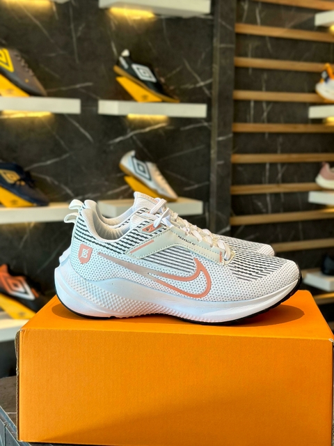 TÊNIS NK PEGASUS BRANCO/GOIABA