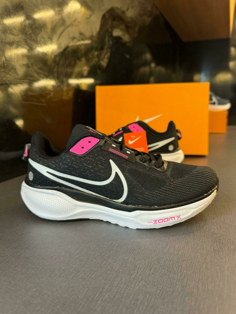 Tênis Air Zoom Vomero 17 Preto/ Pink