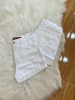 Shorts branco pedrarias - comprar online
