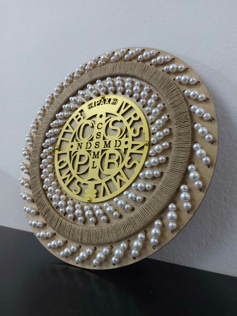 Mandala de pérolas Cruz de São Bento