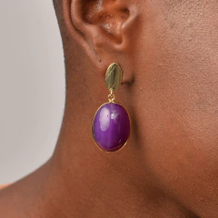 Brinco Amuleto Pedra Lapidada Ágata Roxa