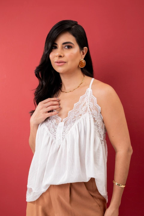 Blusa sedinha com renda Lavine