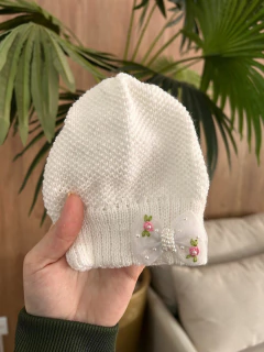 Kit Fofura Branco com Flor Touca Luva e Sapatinho em Tricot - loja online