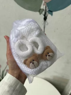 Kit Fofura Sapato Touca Luva e Sapatinho em Tricot Ursinho Branco - comprar online