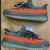 TENIS YEEZY - Cinza escuro e Laranja - comprar online