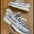 TENIS YEEZY - Preto Branco e Vermelho