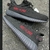 TENIS YEEZY - Preto e vermelho na internet