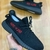 TENIS YEEZY - Preto e vermelho