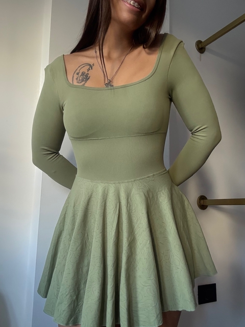 VESTIDO CON SHORT MANGA LARGA ESPALDA CRUZAZA AMETHYST VERDE - comprar online