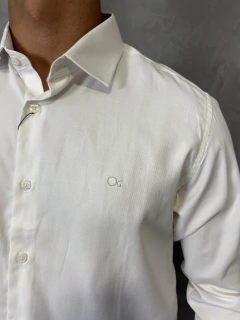 CAMISA SLIM ML C/ DETALHE OGOCHI na internet