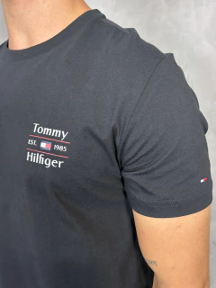 CAMISETA ESTAMPADA TOMMY HILFIGER na internet