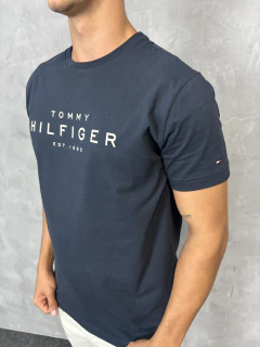 CAMISETA ESTAMPADA TOMMY HILFIGER na internet
