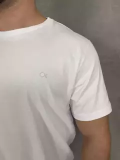 CAMISETA BASICA OGOCHI G+ na internet