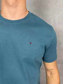CAMISETA BASICA TOMMY HILFIGER na internet