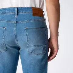 CALÇA JENS SLIM TOMMY na internet