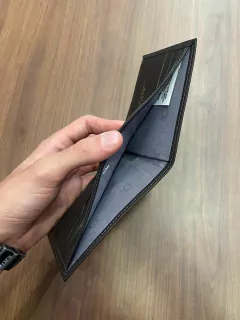 CARTEIRA EM COURO OGOCHI na internet