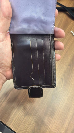 CARTEIRA COURO BOTAO VIA FOCCO - DOC