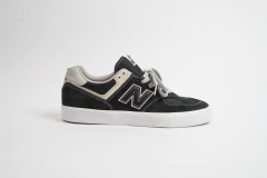 Imagem do TÊNIS NEW BALANCE 574 PRETO BRANCO