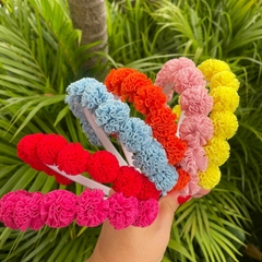 Tiara pompom fofinho na internet