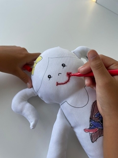 Boneca pinta e lava Florzinha - comprar online