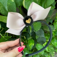 Tiara laço em pé pompom