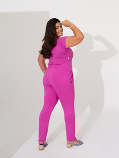 Macacão plus size gestante e amamentação com laço manga princesa possui forro