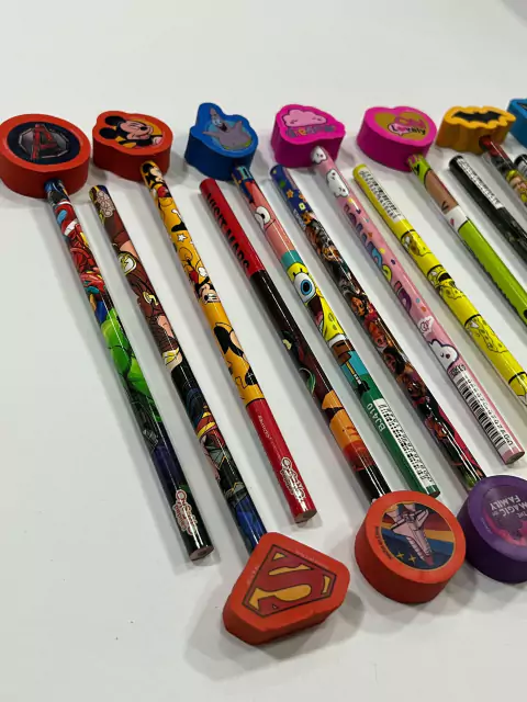 Lápiz grafito de personajes con goma