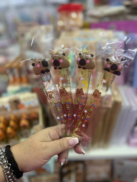 Regla capybara 15 cm con aplique