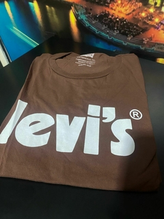 011-004 Camiseta Lev - Marrom - comprar online