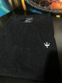 005-647 Camiseta OSK - Preta na internet