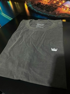 005-647 Camiseta OSK - Cinza na internet