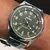 Foto do modelo Orient Solartech no pulso, relógio básico masculino tamanho 42 mm de diâmetro