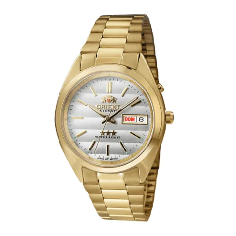 Relógio dourado da Orient do tipo automático da linha três estrelas. Modelo todo dourado, clássico absoluto da marca. Foto com fundo branco de produto mostrando bem o acabamento dourado e o mostrador branco.