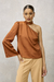 Blusa Um Ombro Ágata Marrom - comprar online