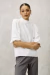 Modelo vestindo Blusa Samara Off White com manga curta.