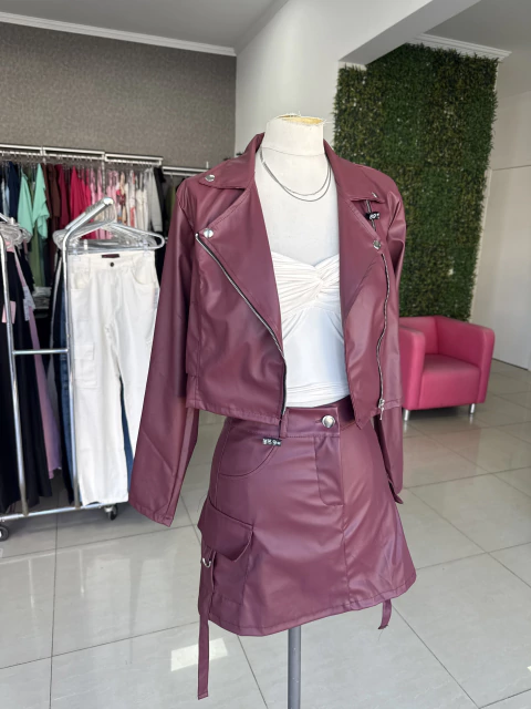 Short Saia Courino Vinho