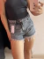 Short jeans estonado desfiado na internet