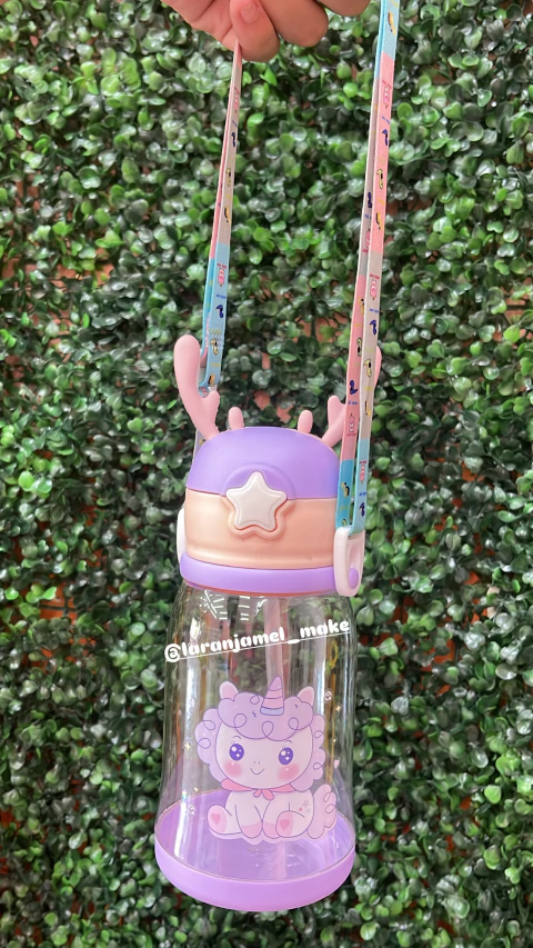 GARRAFA DE ÁGUA INFANTIL COM CANUDO E ALÇA LILÁS - comprar online