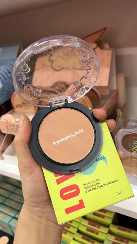 PÓ COMPACTO MATTE À PROVA D'ÁGUA COR 208 MAX LOVE - comprar online