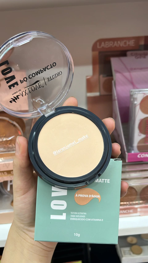 PÓ COMPACTO MATTE À PROVA D'ÁGUA COR 200 MAX LOVE - comprar online
